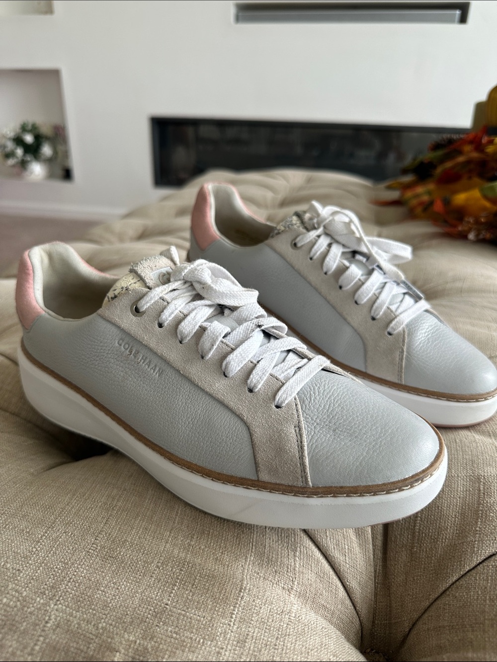 Cole Haan White Leather Sneakers with Pink Heel Accent size 9.5 B
